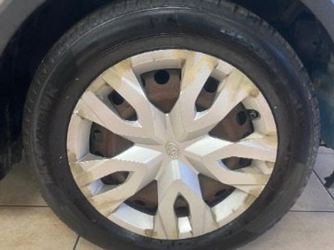 Used 2020 Toyota C-HR LE image 33