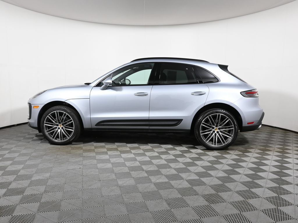 Used 2026 Porsche Macan AWD/4WD image 2