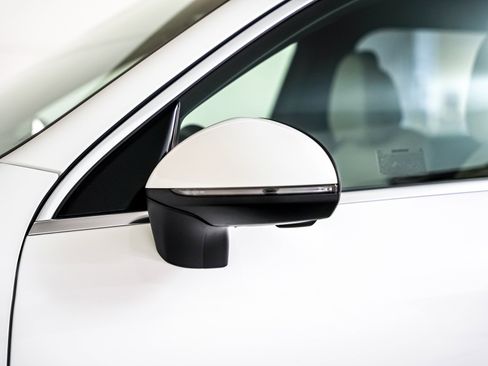 Used 2025 Mercedes-Benz GLC 350e 4MATIC image 19