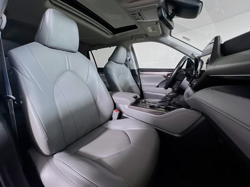 Used 2023 Toyota Highlander Limited AWD/4WD image 25
