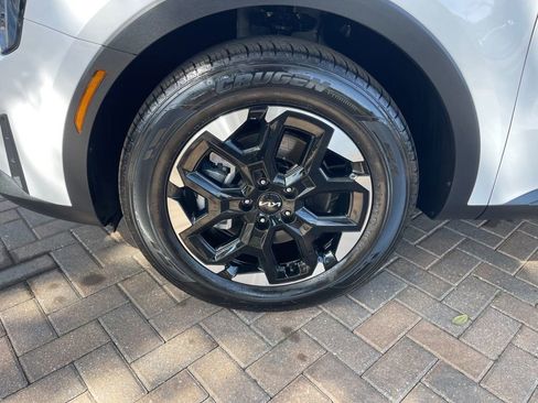 Used 2025 Kia Sorento S image 10