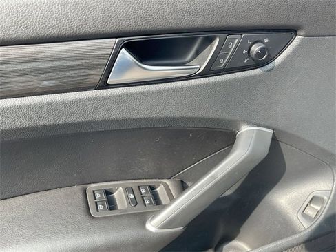 Used 2020 Volkswagen Passat 2.0T R-Line image 23