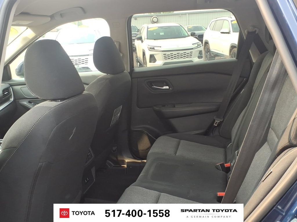 Used 2024 Nissan Rogue SV AWD/4WD image 12