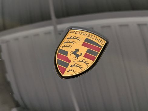 Certified 2025 Porsche Macan image 13