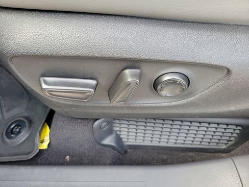 Used 2024 Toyota Sienna Limited image 18