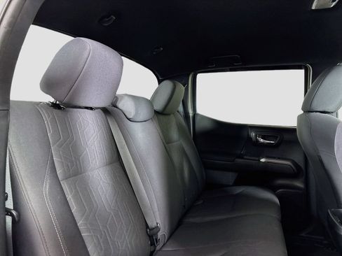 Used 2019 Toyota Tacoma TRD Off-Road w/ Technology Package AWD/4WD image 27
