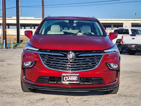 Used 2022 Buick Enclave Essence image 2