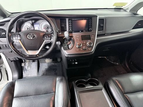 Used 2019 Toyota Sienna SE w/ SE Preferred Package AWD/4WD image 11