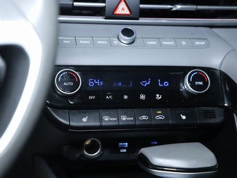 Certified 2024 Hyundai Elantra SEL w/ Convenience Package image 26