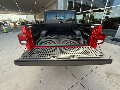 Certified 2025 Jeep Gladiator Sport image 36