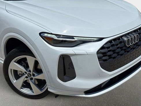 Certified 2025 Audi Q5 Premium Plus w/ Premium Plus image 2