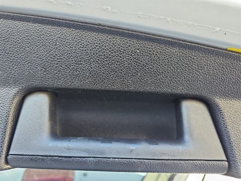 Used 2017 Ford Explorer XLT image 14