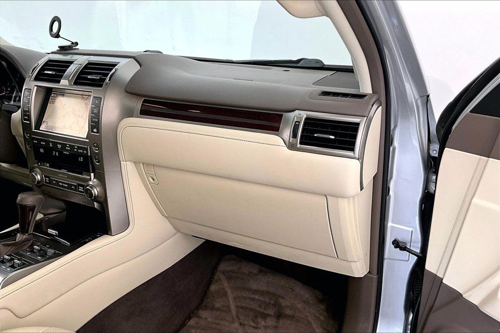 Used 2018 Lexus GX 460 Luxury w/ Preferred Accessory Package AWD/4WD image 19