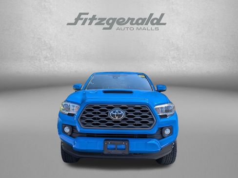 Used 2020 Toyota Tacoma TRD Sport w/ Technology Package AWD/4WD image 2