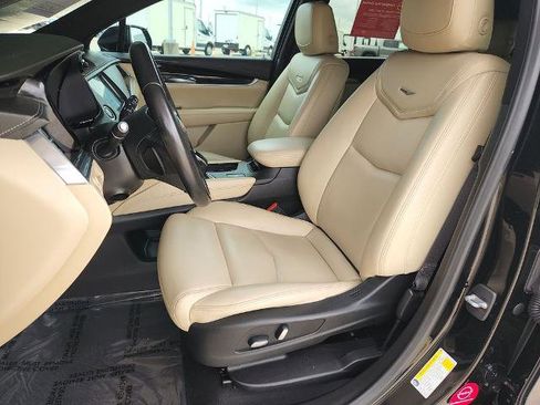 Used 2019 Cadillac XT5 FWD image 12