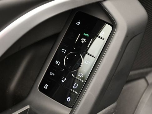 Used 2025 Audi Q5 Premium w/ Convenience Package image 33