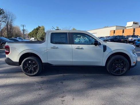New 2025 Ford Maverick Lariat w/ Black Appearance Package image 6