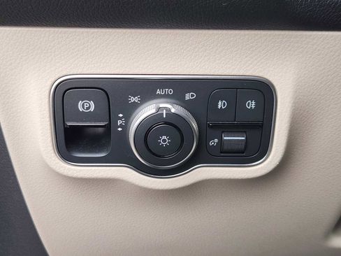 Used 2022 Mercedes-Benz GLB 250 4MATIC image 24