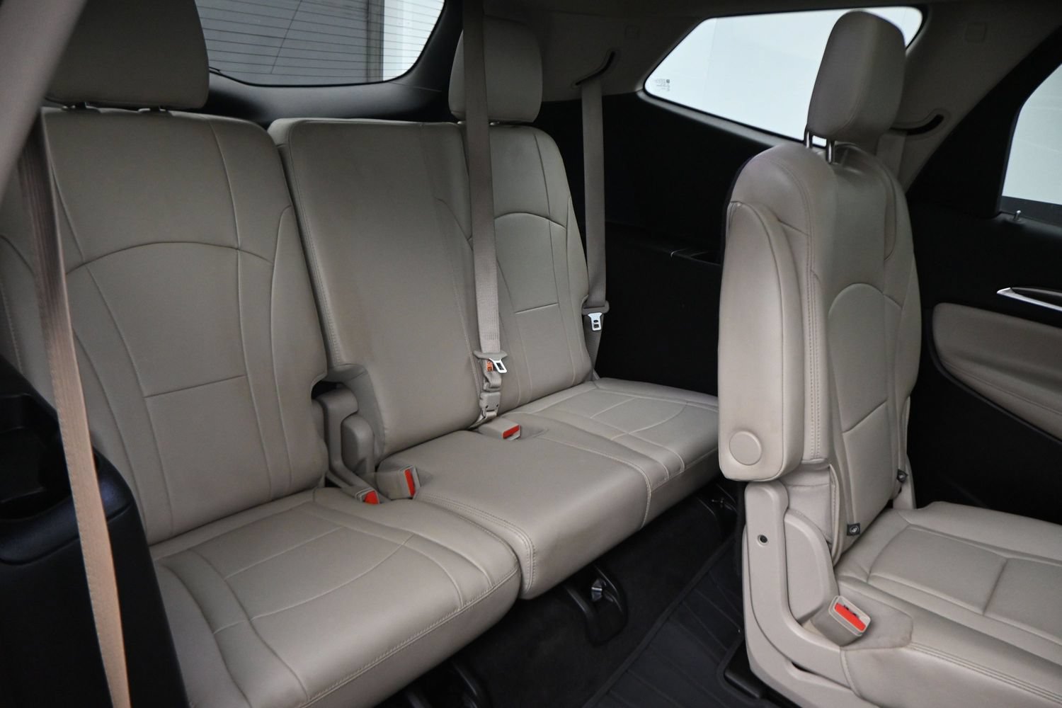 Used 2018 Buick Enclave Essence FWD image 18