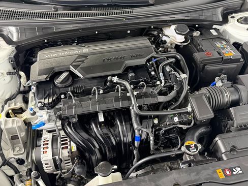 Used 2025 Hyundai Elantra SEL FWD image 35