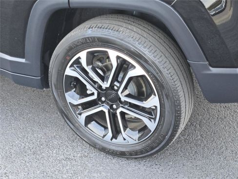 Used 2022 Jeep Compass Limited image 18