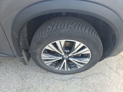 Used 2021 Nissan Rogue SV FWD image 3