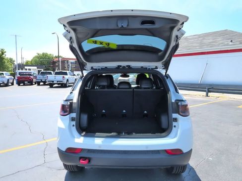 Used 2025 Jeep Compass Trailhawk AWD/4WD image 15
