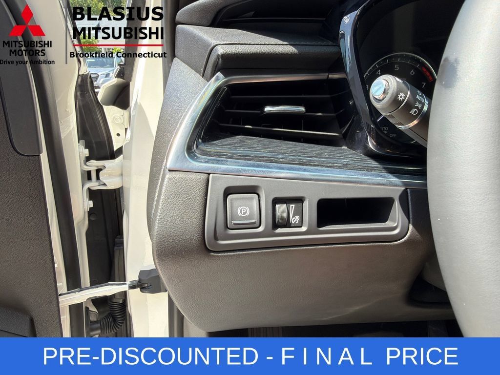Used 2025 Cadillac XT5 Premium Luxury AWD/4WD image 18