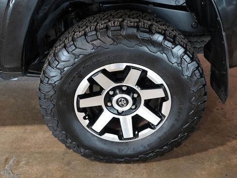 Used 2017 Toyota 4Runner TRD Off-Road image 60