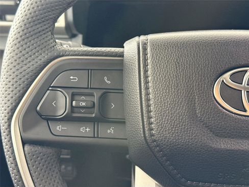 Used 2025 Toyota Tacoma Limited image 18