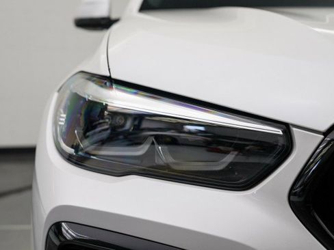 Used 2022 BMW X6 M50i image 13