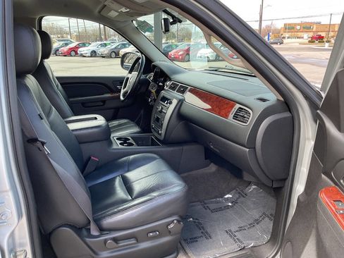 Used 2011 GMC Yukon XL SLT image 48