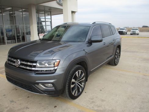 Used 2019 Volkswagen Atlas SEL Premium image 2