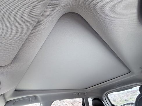 Used 2017 Nissan Rogue SL w/ SL Premium Package image 19