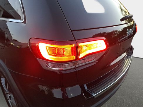 Used 2021 Jeep Grand Cherokee Limited w/ Sun & Sound Group RWD image 34