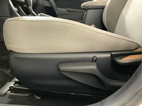 Used 2017 Toyota Corolla LE image 12