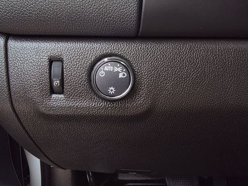 Used 2022 Chevrolet Colorado LT w/ Fleet Safety Package image 12