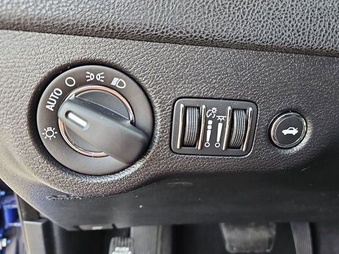 Used 2019 Chrysler 300 Touring w/ Chrome Appearance Package image 28