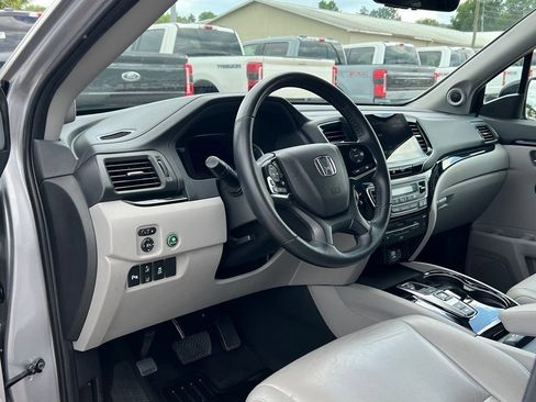 Used 2022 Honda Pilot Touring image 12