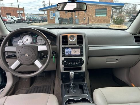 Used 2009 Chrysler 300 Touring image 14