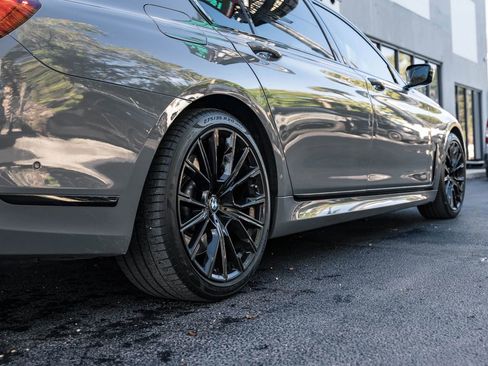 Used 2021 BMW 740i w/ M Sport Package image 7