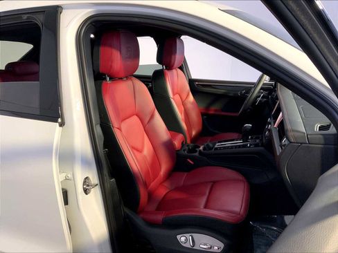 Certified 2023 Porsche Macan Turbo image 18