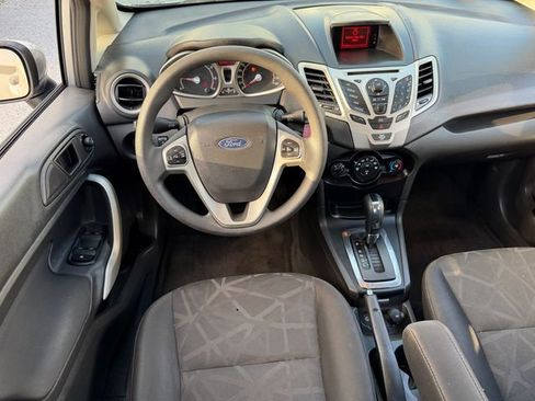 Used 2013 Ford Fiesta SE FWD image 8