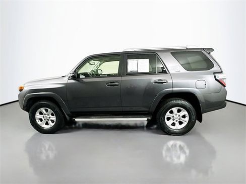 Used 2017 Toyota 4Runner SR5 Premium image 4