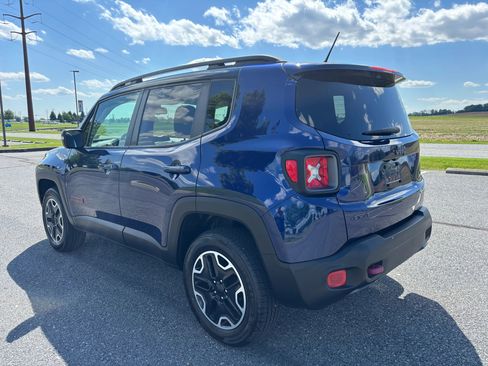 Used 2017 Jeep Renegade Trailhawk w/ Popular Equipment Group AWD/4WD image 9