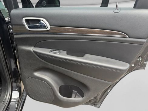 Used 2018 Jeep Grand Cherokee Overland w/ Interior Metal Package RWD image 31