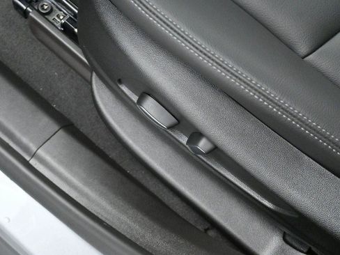 Certified 2025 Cadillac XT6 Luxury FWD image 15