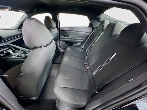 Certified 2025 Hyundai Elantra SEL image 22