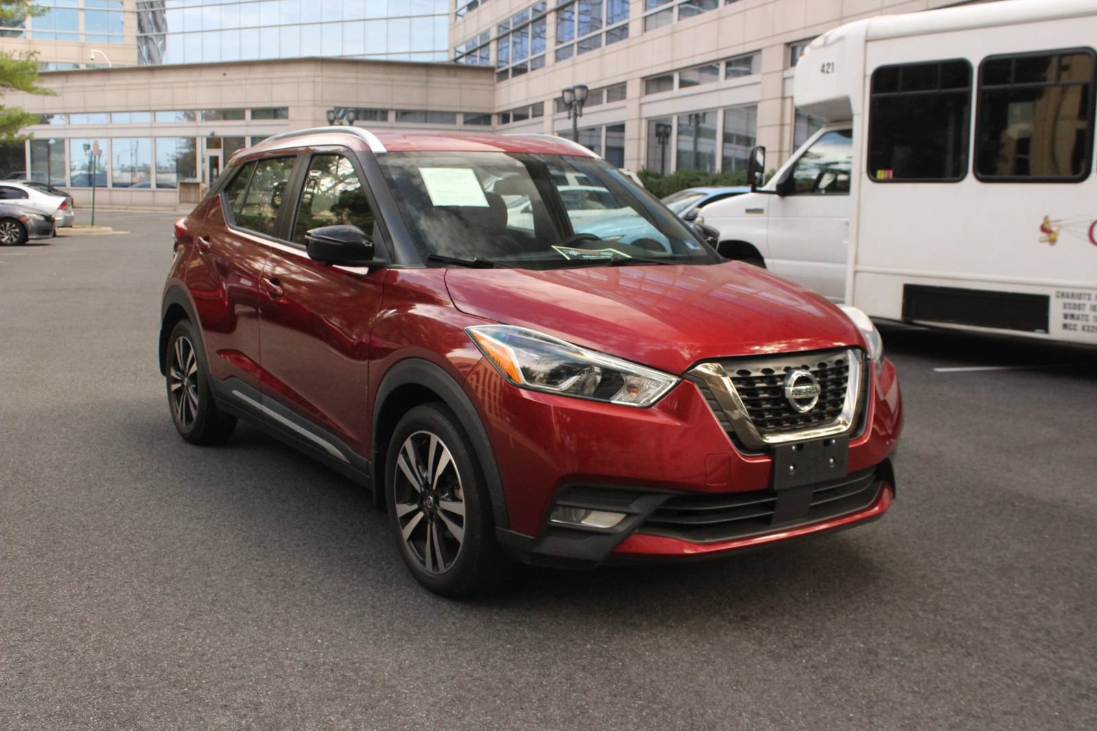 Used 2020 Nissan Kicks SR FWD image 1