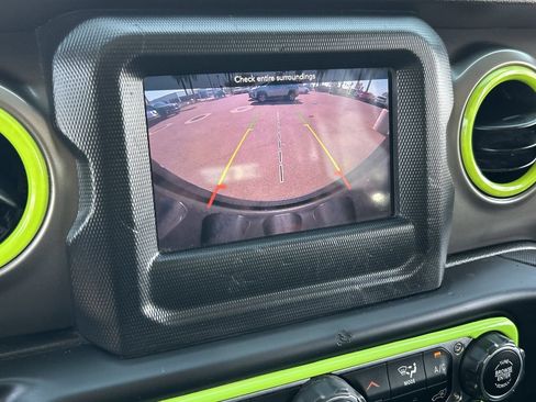 Used 2018 Jeep Wrangler Unlimited Sport S AWD/4WD image 32